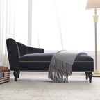 Chaise longue in velluto da 58" con borchie e gambe in legno