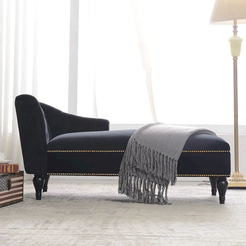 Chaise longue in velluto da 58" con borchie e gambe in legno